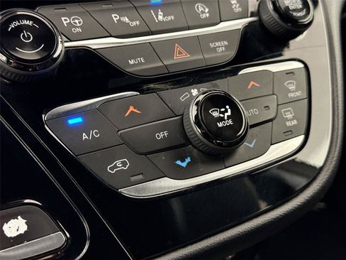 Used 2020 Chrysler Pacifica Touring-L Plus FWD image 26