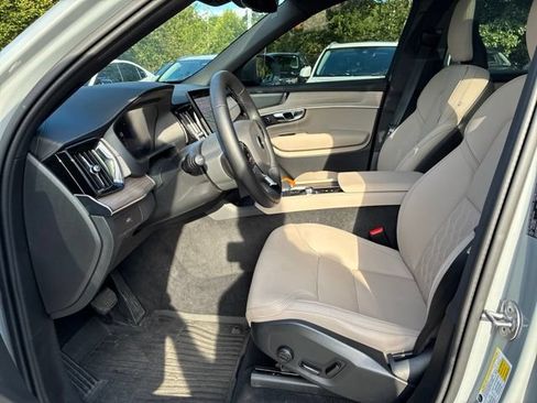 Used 2025 Volvo XC90 B5 Plus w/ Protection Package Premier AWD/4WD image 10