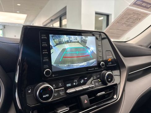 Used 2020 Toyota Highlander XLE AWD/4WD image 20