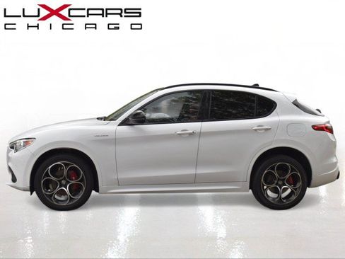 Used 2022 Alfa Romeo Stelvio Veloce AWD/4WD image 4