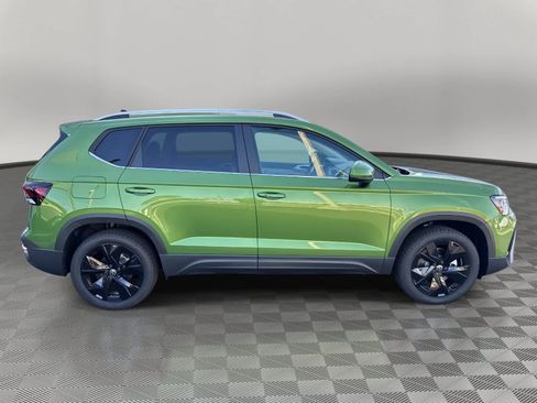 New 2026 Volkswagen Taos SE image 2