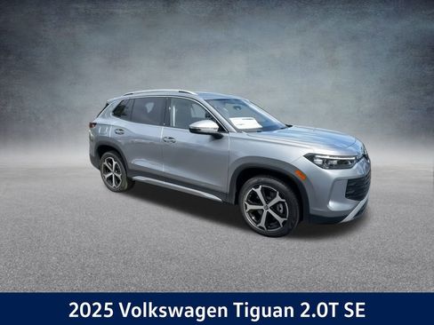 New 2025 Volkswagen Tiguan SE image 2