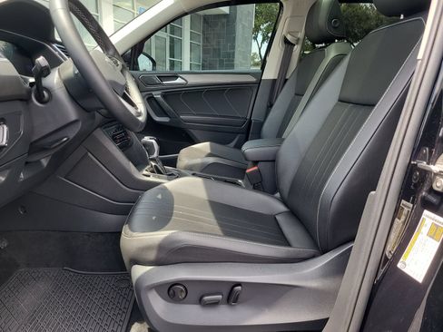 Used 2024 Volkswagen Tiguan SE FWD image 16