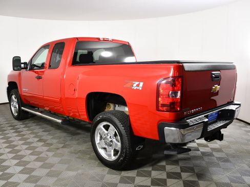 Used 2013 Chevrolet Silverado 2500 LT w/ Interior Plus Package AWD/4WD image 8