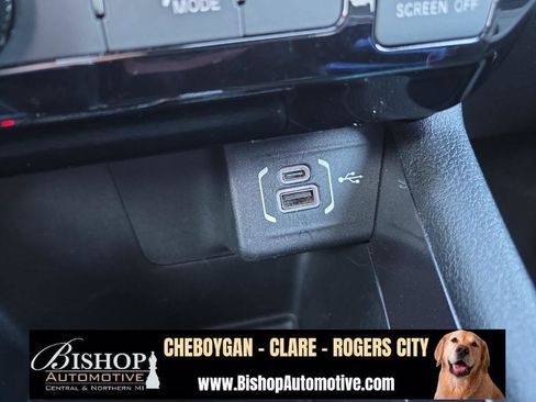 Used 2024 Jeep Compass Latitude image 13