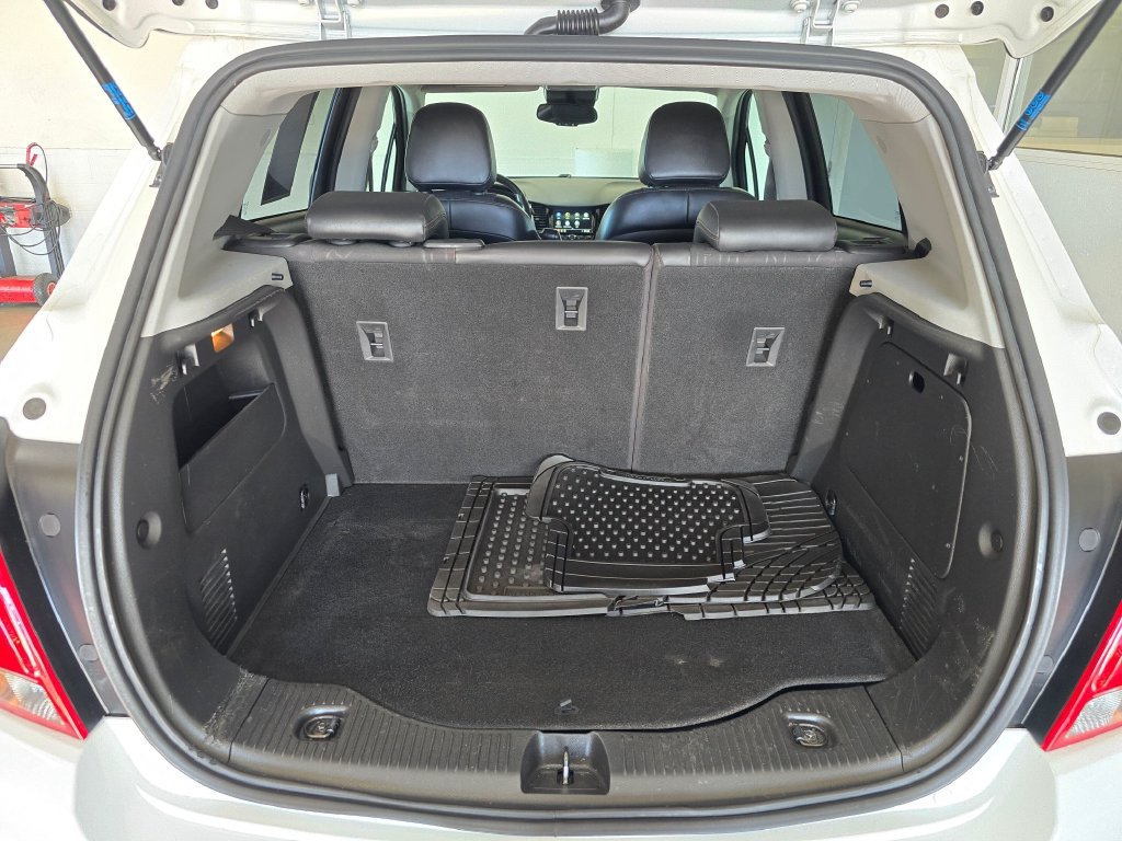 Used 2019 Chevrolet Trax LT w/ LT Convenience Package AWD/4WD image 28