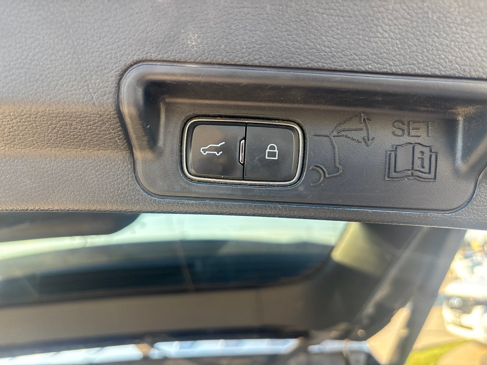 Used 2021 Ford Explorer XLT RWD image 14