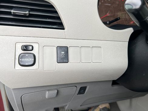 Used 2014 Toyota Sienna LE FWD image 25