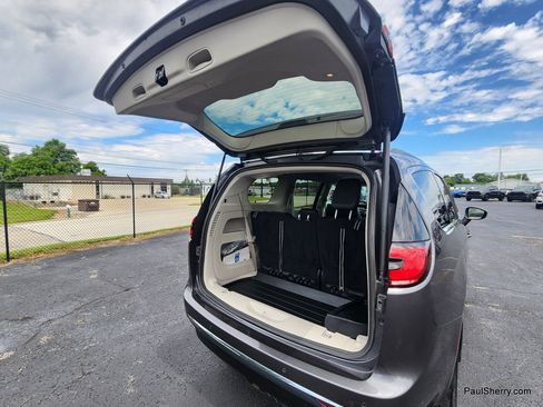 Used 2022 Chrysler Pacifica Touring-L FWD image 27