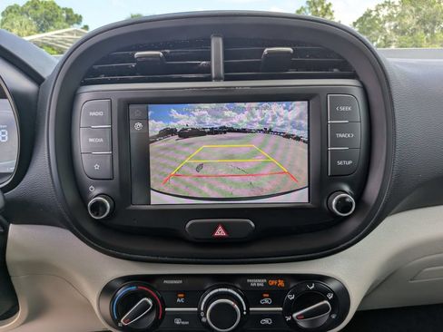 Certified 2025 Kia Soul LX w/ LX Technology Package FWD image 24