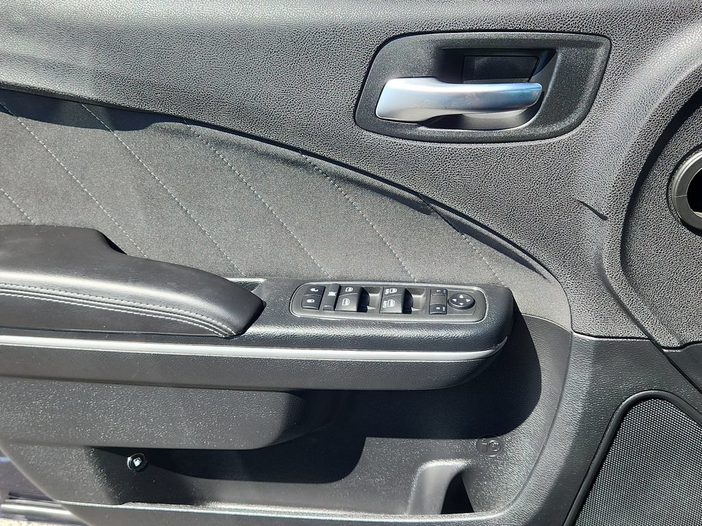 Used 2019 Dodge Charger SXT AWD/4WD image 7