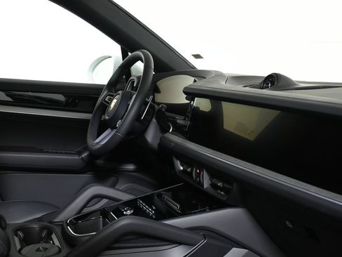 Used 2026 Porsche Cayenne Coupe AWD/4WD image 38