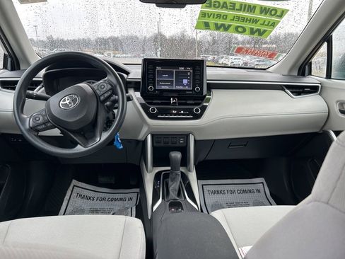 Used 2022 Toyota Corolla Cross L image 5