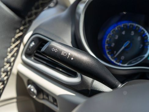 Used 2024 Chrysler Pacifica Touring-L FWD image 26