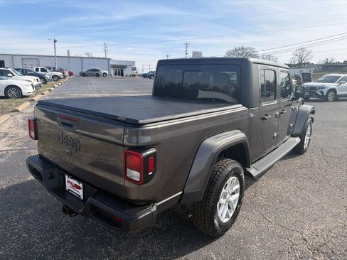 Used 2023 Jeep Gladiator Sport image 8