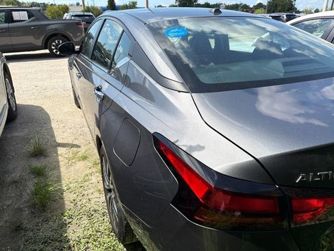 Used 2025 Nissan Altima 2.5 SV FWD image 7