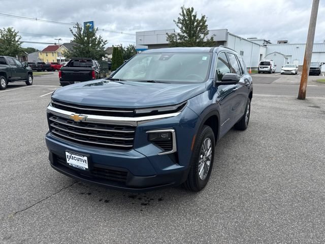 Used 2026 Chevrolet Traverse LT w/ Driver Confidence Package AWD/4WD image 2