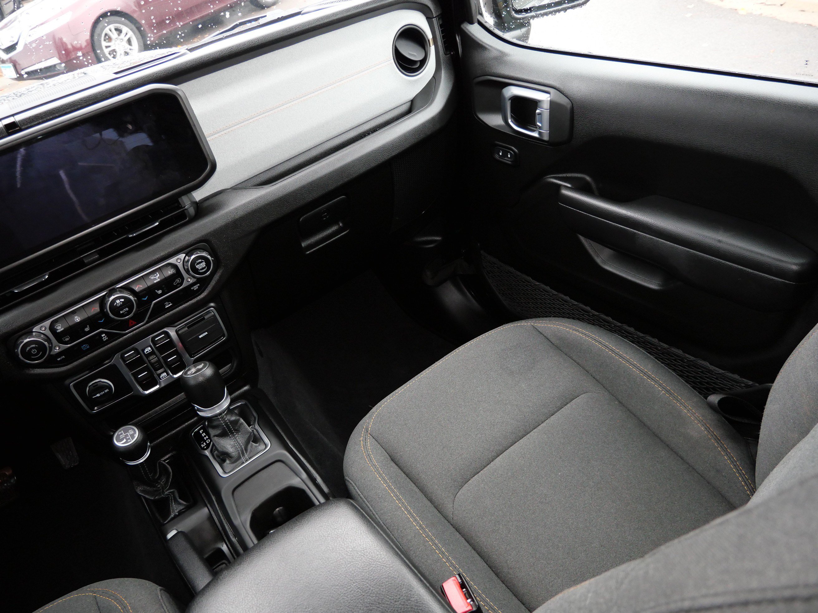 Used 2024 Jeep Wrangler Unlimited w/ Convenience Group AWD/4WD image 12