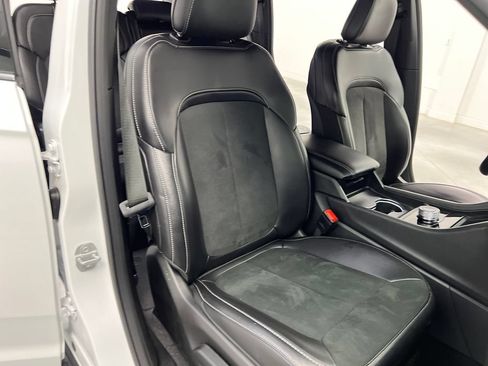 Used 2025 Jeep Grand Cherokee Altitude AWD/4WD image 28