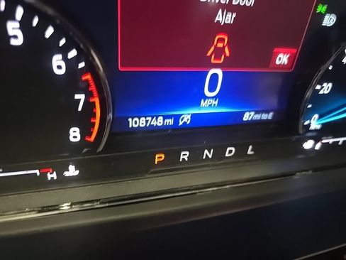 Used 2021 Ford Explorer XLT w/ Equipment Group 202A AWD/4WD image 6