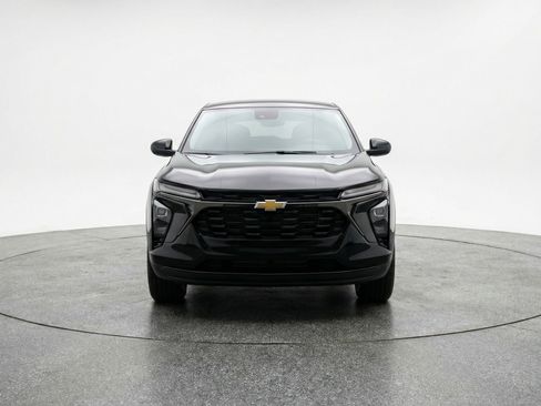 Used 2025 Chevrolet TrailBlazer LT FWD image 2