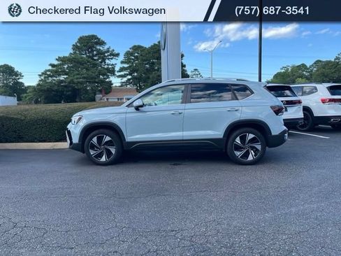 Used 2025 Volkswagen Taos SE AWD/4WD image 4