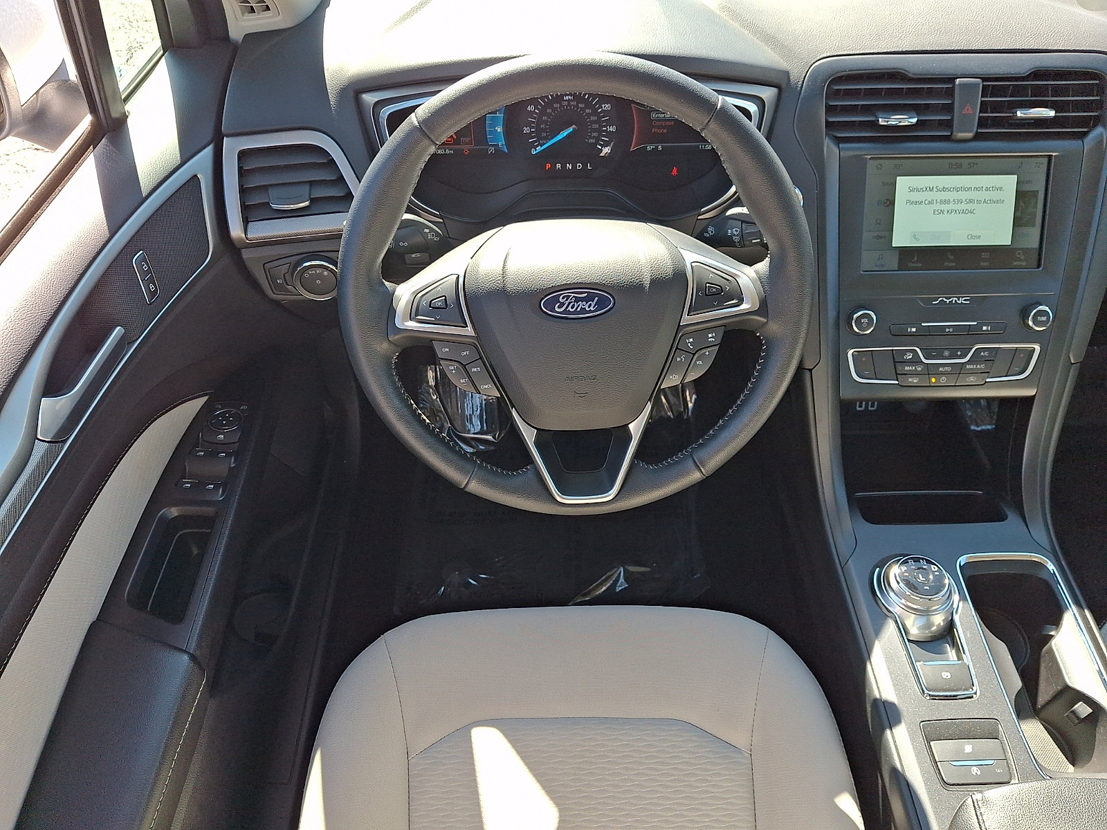 Used 2020 Ford Fusion SE w/ Equipment Group 151A FWD image 11