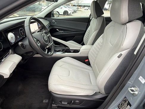 Used 2023 Hyundai Elantra Limited image 16