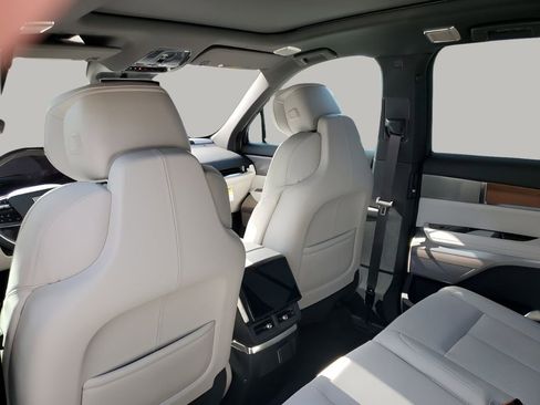 New 2026 Cadillac Vistiq Sport image 18