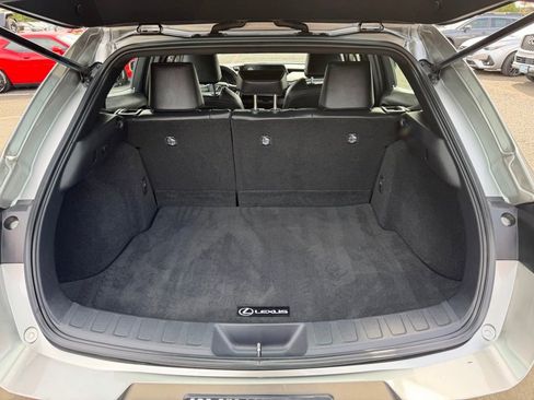 Used 2021 Lexus UX 200 image 11