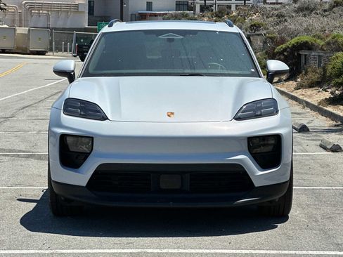 New 2025 Porsche Macan Electric image 11