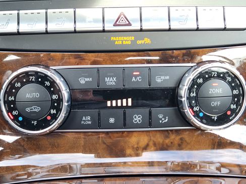 Used 2013 Mercedes-Benz SL 550 image 25