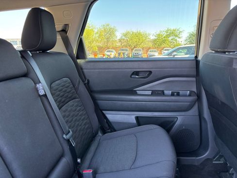 Used 2025 Nissan Pathfinder SV AWD/4WD image 39