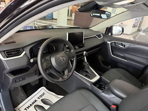 Used 2025 Toyota RAV4 XLE AWD/4WD image 43
