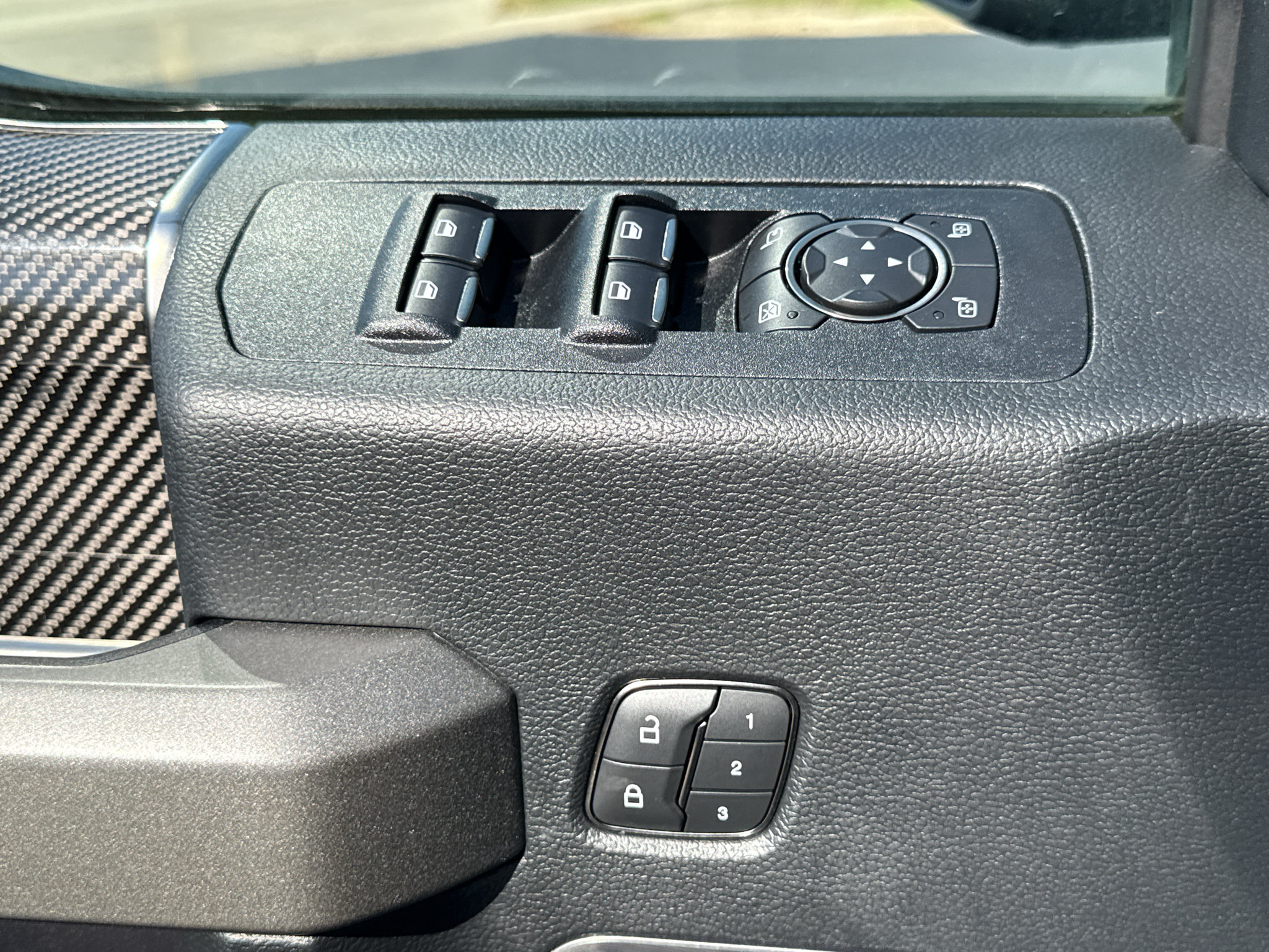 Used 2019 Ford F150 Raptor w/ Equipment Group 802A Luxury AWD/4WD image 21