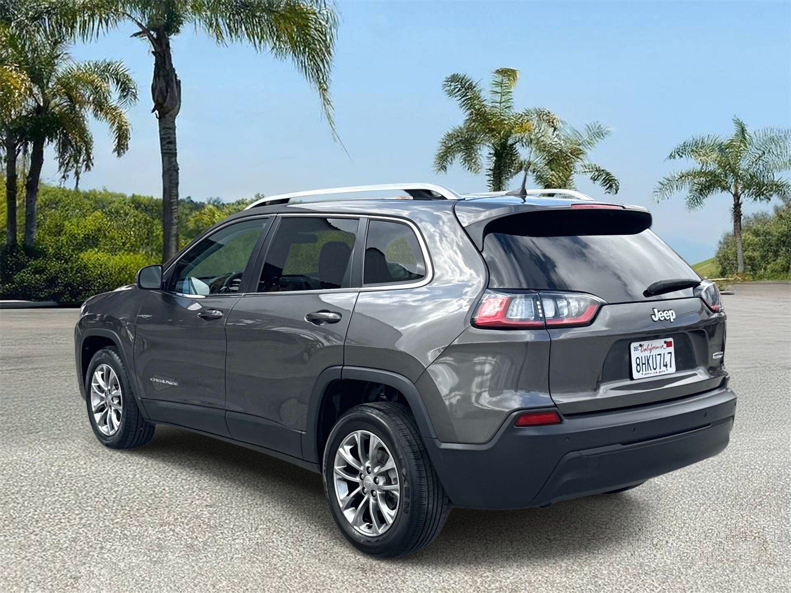 Used 2019 Jeep Cherokee Latitude Plus FWD image 4