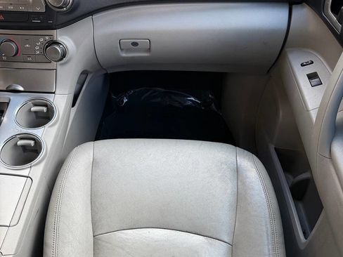 Used 2012 Toyota Highlander SE image 11
