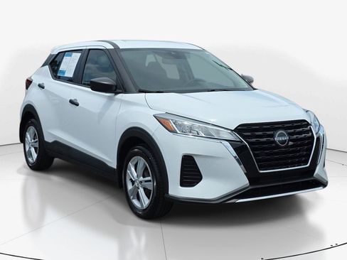 Used 2022 Nissan Kicks S w/ Interior Electronics Package FWD image 2