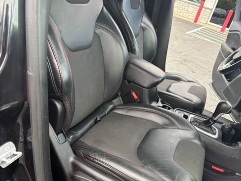 Used 2016 Jeep Cherokee Trailhawk AWD/4WD image 21