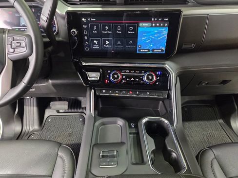 Used 2025 GMC Sierra 3500 Denali w/ Denali Reserve Package image 20