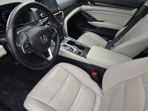 Used 2018 Honda Accord Touring image 9