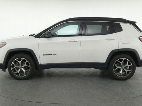 Used 2025 Jeep Compass Limited AWD/4WD image 5