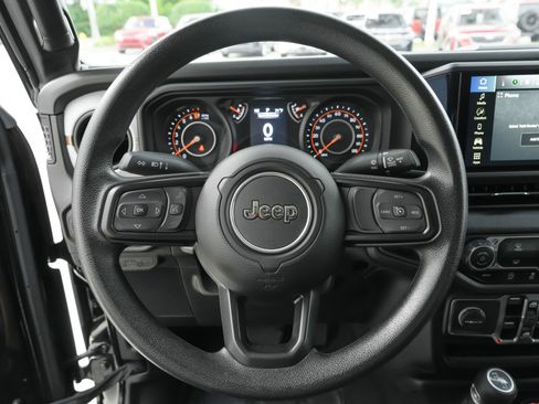 Used 2024 Jeep Gladiator Sport AWD/4WD image 8