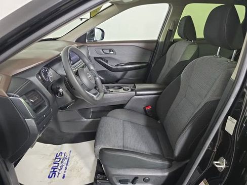 Used 2023 Nissan Rogue SV image 17