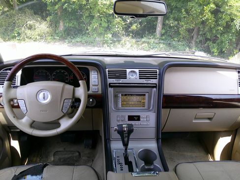 Used 2006 Lincoln Navigator Ultimate image 33