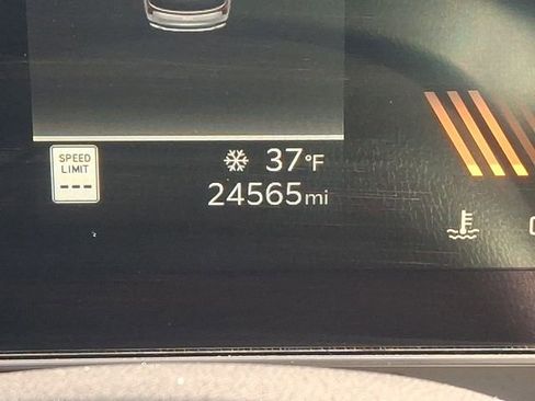 Used 2025 Kia Carnival image 22