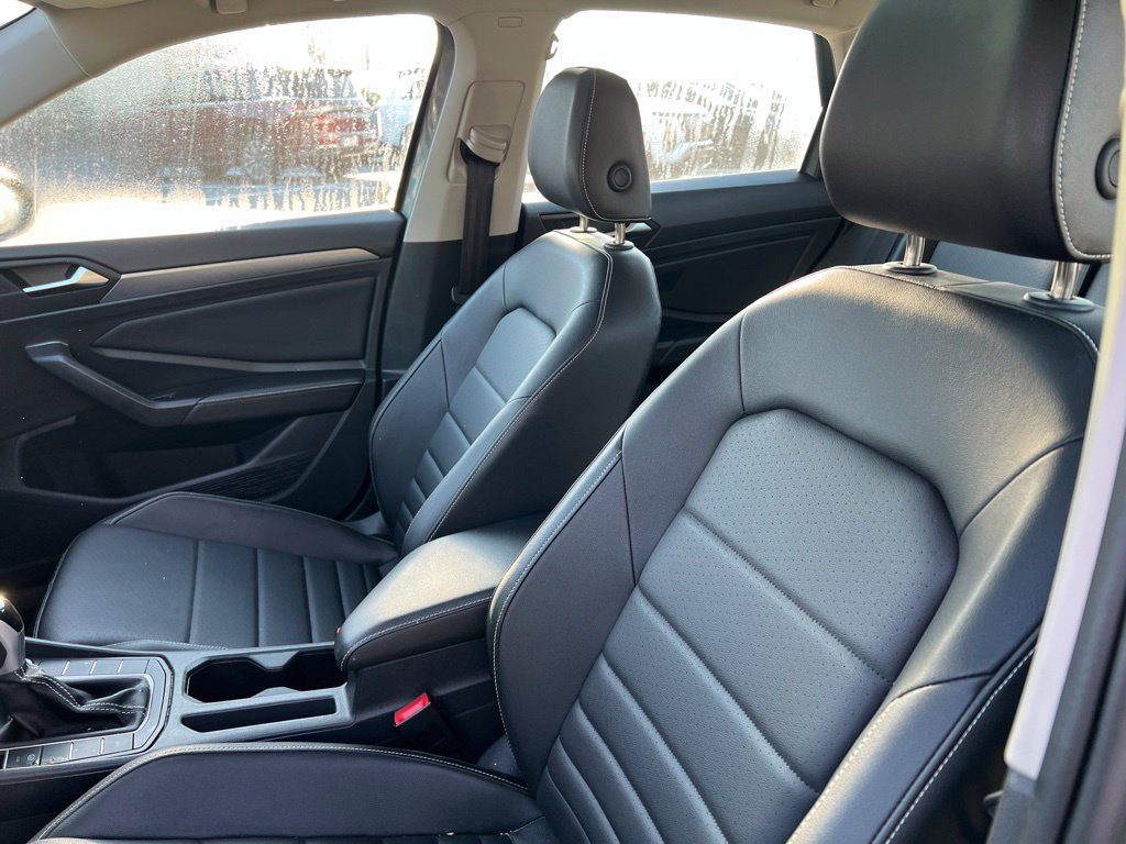 Used 2024 Volkswagen Jetta SE FWD image 18