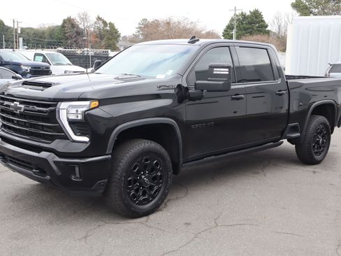 Certified 2024 Chevrolet Silverado 2500 LTZ w/ LTZ Plus Package image 5