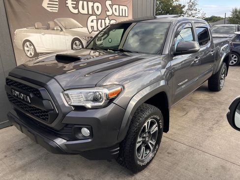 Used 2017 Toyota Tacoma TRD Off-Road image 5
