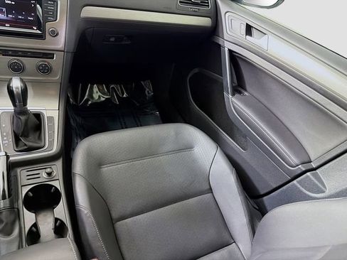 Used 2015 Volkswagen Golf TDI S image 23